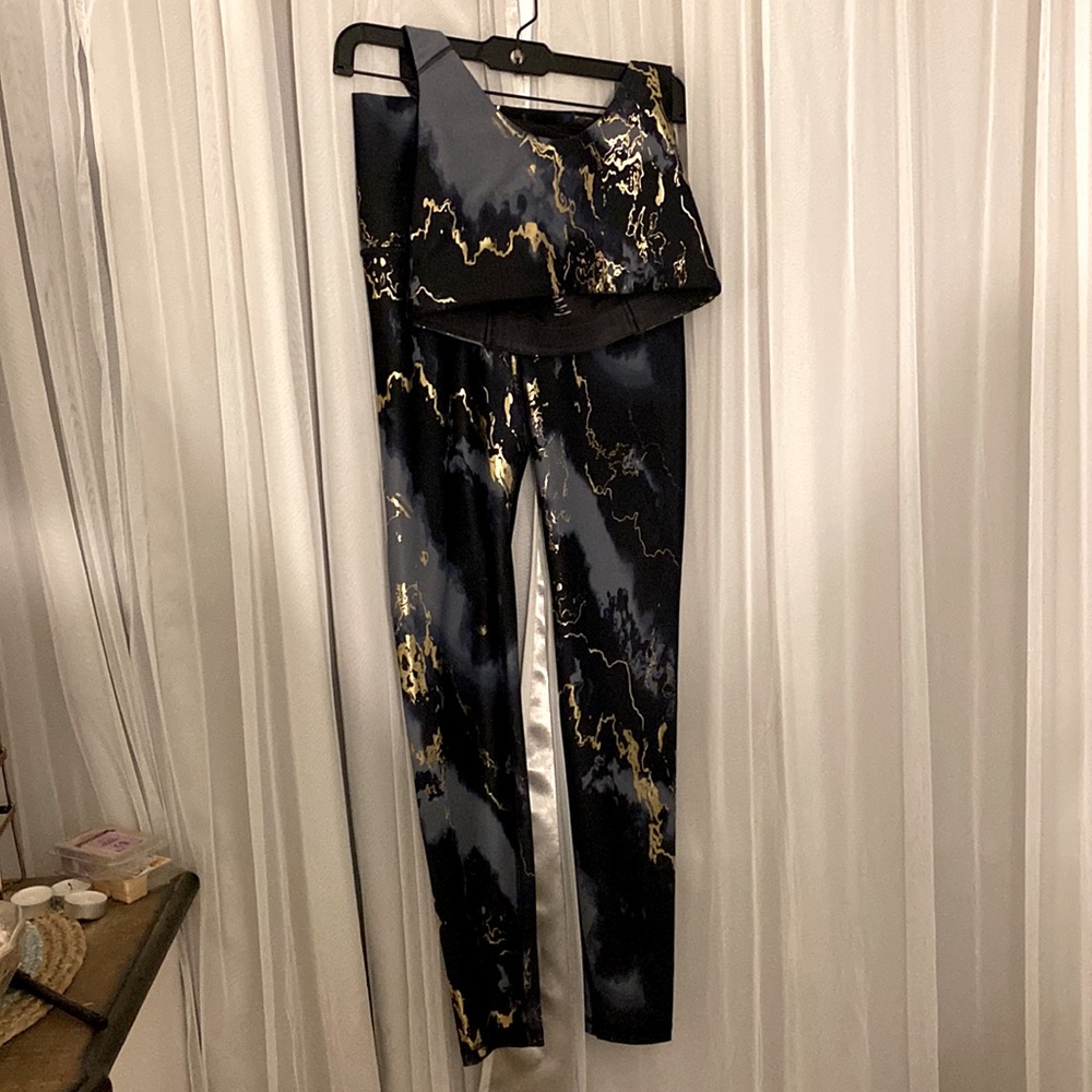 Matching Old Navy Bra and Leggings
